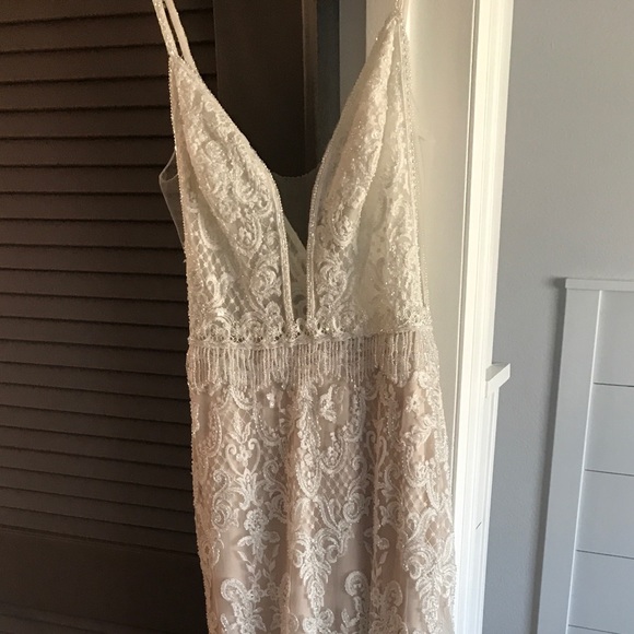 Wedding gown, sequined and beaded. - Picture 3 of 4